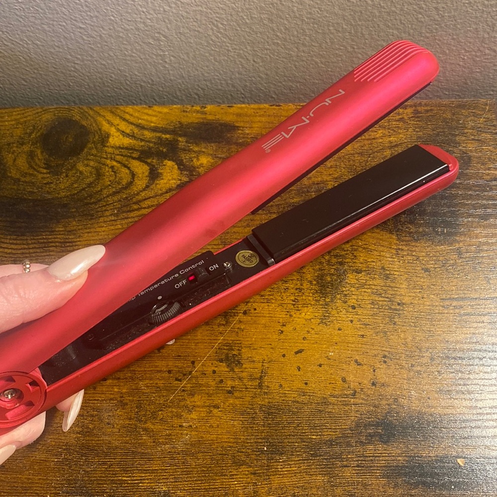 Pink Nume Hair Straightener